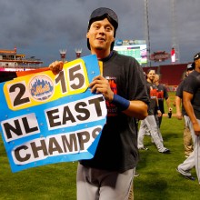 CINCINNATI, OH - SEPTEMBER 27: Wilmer Flores #4 of New York Mets celebrate after defeating the Cincinnati Reds 10-2 to clinch the National League East Championship at Great American Ball Park on September 26, 2015 in Cincinnati, Ohio.  (Photo by John Sommers II/Getty Images)