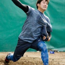 巨人の菅野、力強い直球披露　握力鍛え投球進化