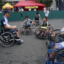 パラ正式種目化を目指す「車椅子ソフトボール」…西武も普及、発展を支援