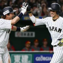 侍ジャパン、3連勝！打撃好調・小林が2ラン、中田は2戦連発