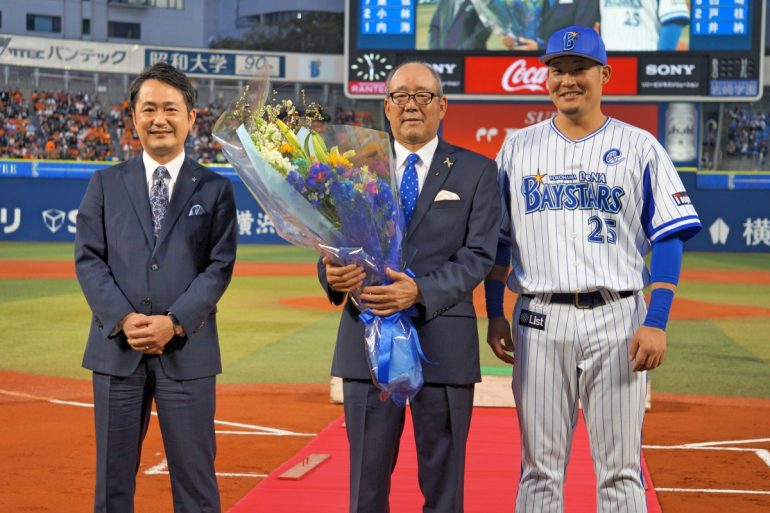 カミソリシュート 平松氏が始球式 あの場所はいいですね Baseball King