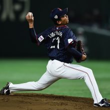 侍J今永、仲間のミスを3者連続三振で救う　4回まで11奪三振の圧巻投球！