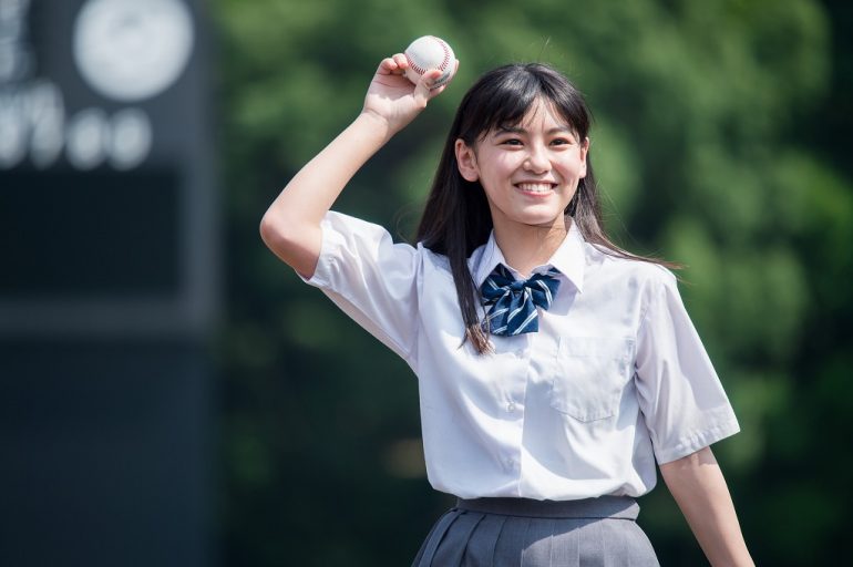 21世紀野球女子 として注目の池田朱那さんが女性タレント最速球103キロ越えに挑戦 Baseball King