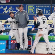 侍ジャパン逆転勝ちでSR白星発進！　鈴木3戦連発、周東＆源田の足技で同点