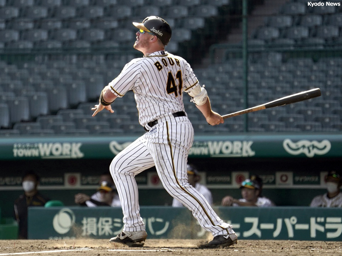 阪神の新助っ人 ボーアが3戦連発 ライトポールに突き刺す弾丸ライナー Baseball King