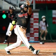 阪神が8人目の外国人選手を獲得！ “韓国球界MVPの大砲”ロハスが加入