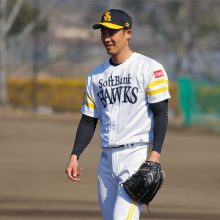 鷹・岩嵜が人的補償で中日へ移籍「選んでいただいた中日球団に感謝」