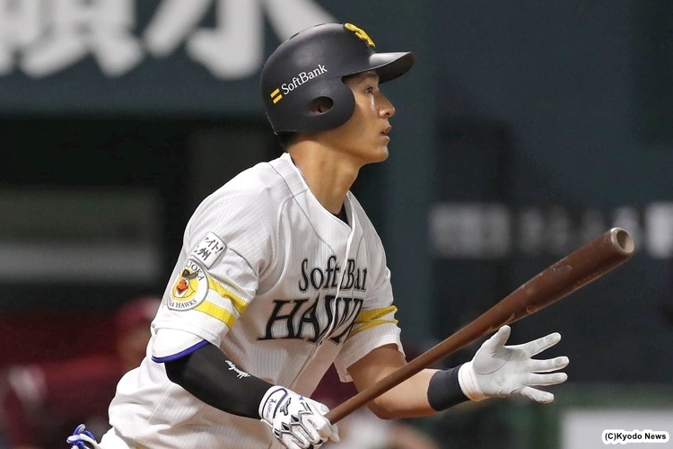 鷹・上林、今季初スタメンで3安打4打点 1号2ランに続き9回は執念の同点