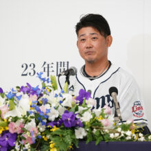 西武・松坂大輔が引退会見「諦めの悪さを褒めてやりたい」