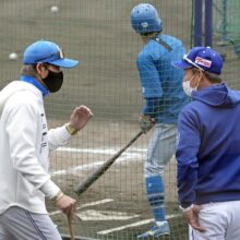 「笑え」の新庄、「笑うな」の立浪、新人監督の目指すもの【キャンプの“ツボ”】