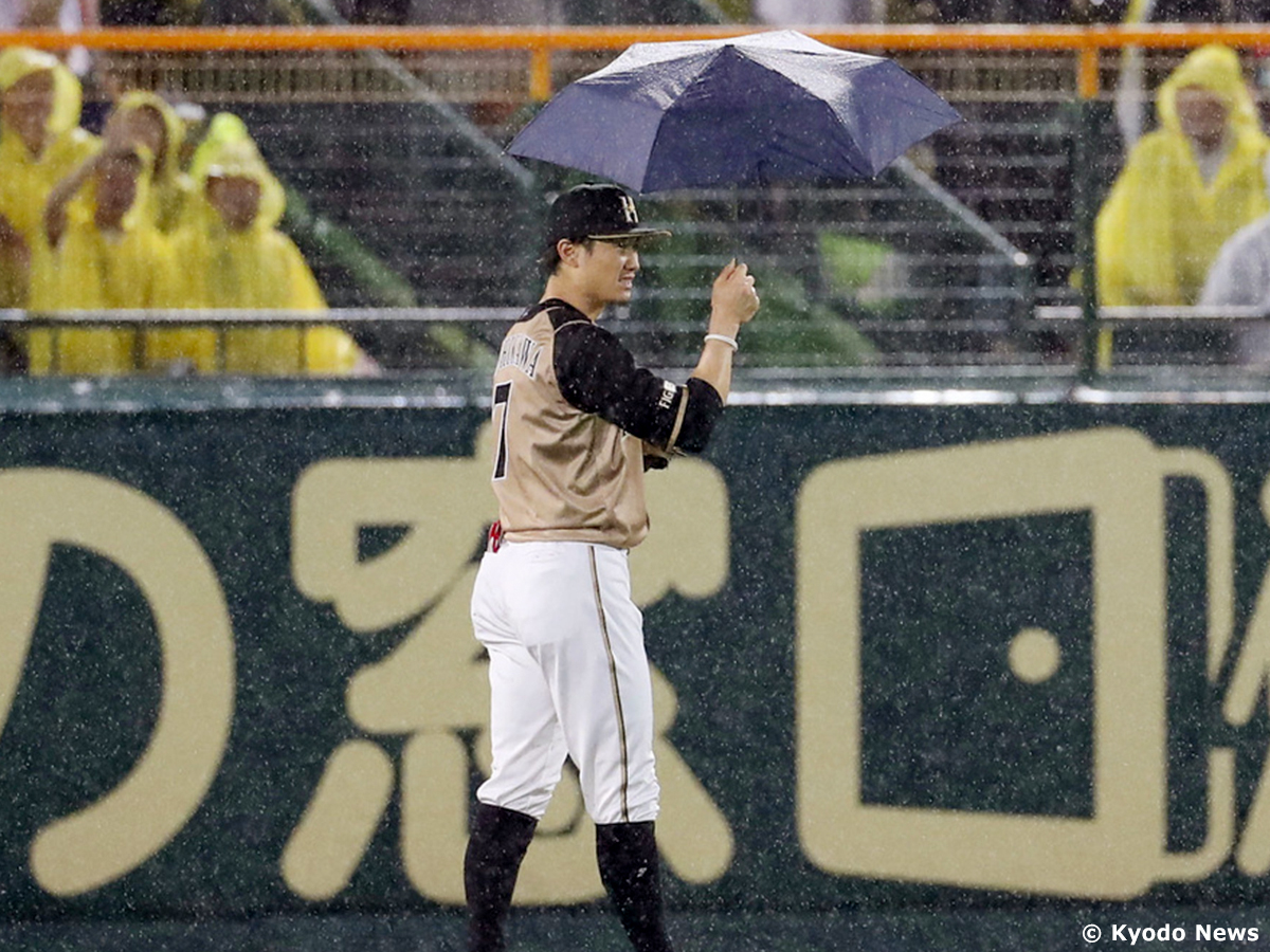 イチローがファンの傘にサインも…？試合中に起こったちょっぴり