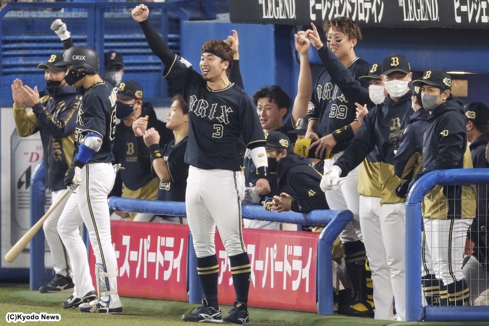 オリックス、4連勝で26年ぶりの日本一　ヤクルトに雪辱、エース負傷も一丸V