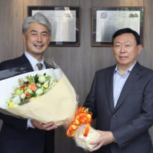 ロッテ・吉井監督が重光会長に監督就任の挨拶「感謝の気持ちをお伝えしました」