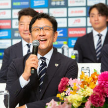 侍ジャパン優勝帰国会見に出席した栗山英樹［写真＝須田康暉］