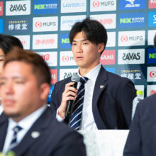 侍ジャパン優勝帰国会見に出席した湯浅京己［写真＝須田康暉］