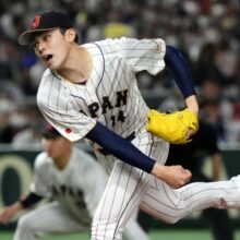 佐々木朗希、4回途中8奪三振の好投　適時失策で1失点も堂々のWBCデビュー