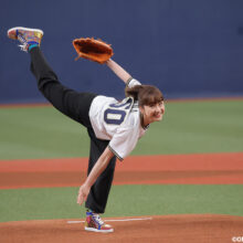 「オリックスが今季も優勝できますように！」…女優の平祐奈さんが願いを込めた一投