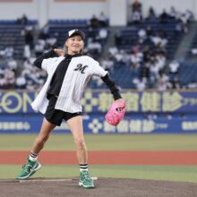 【ロッテ】女子プロゴルファーの金田久美子が始球式「ノーバウンドで投げれてよかった」