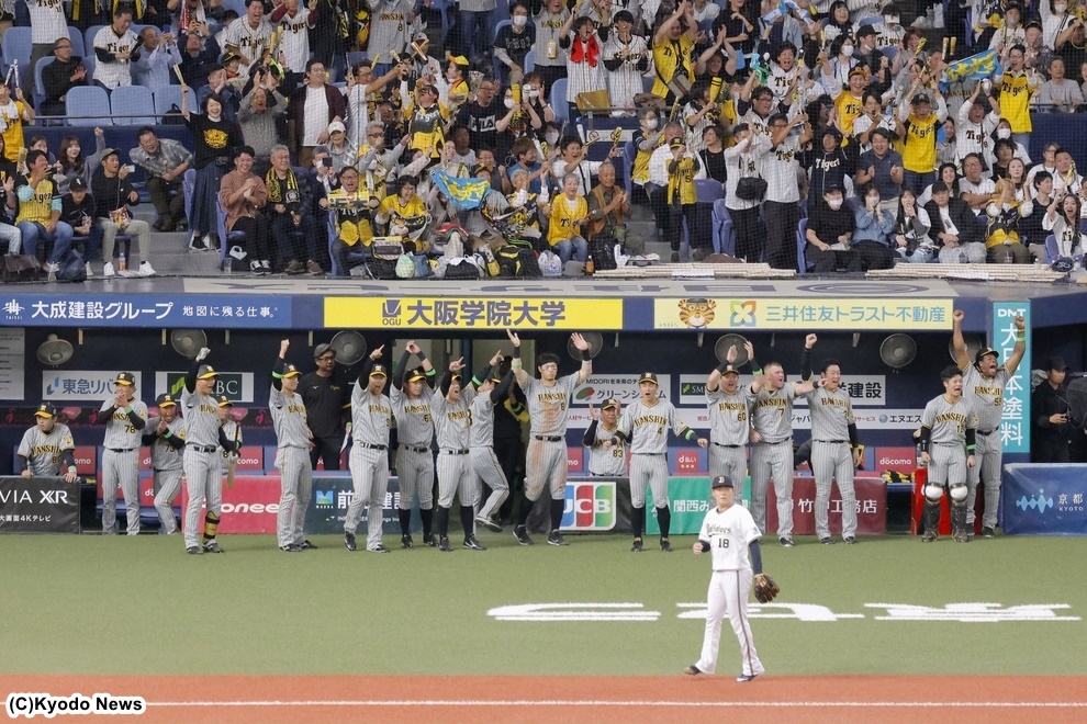 阪神、38年ぶり日本一へ完勝発進 オリ山本を完全攻略、村上7回無