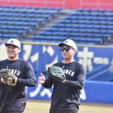 ロッテ・小野郁（左）と横山陸人（右）［撮影＝岩下雄太］