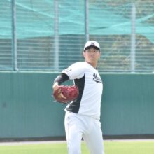 キャッチボールするロッテ・吉川悠斗［撮影＝岩下雄太］