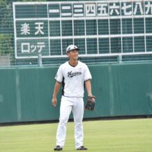 レフトで守備練習するロッテ・髙野光海［撮影＝岩下雄太］