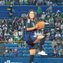 サッカー女子日本代表・長野風花　ファーストピッチセレモニー
