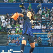 始球式を行ったサッカー女子日本代表・長野風花【写真＝須田康暉】