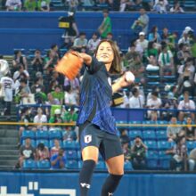 始球式を行ったサッカー女子日本代表・長野風花【写真＝須田康暉】