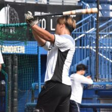 打撃練習するロッテ・山口航輝（撮影＝岩下雄太）