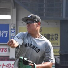 キャッチボールするロッテ・村山亮介（撮影＝岩下雄太）