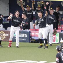 ソフトバンク、独走で4年ぶり20度目リーグV　小久保監督就任1年目で胴上げ！