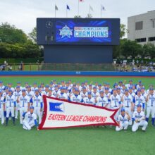 42年ぶりイースタン制覇のDeNA二軍、優勝ペナント授与