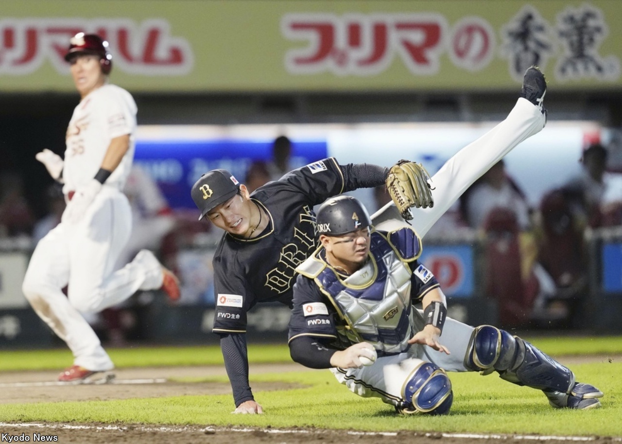 勝敗分けたオリックス・バッテリーの連携ミス…館山氏「ランナーのほうに目がいってしまった」