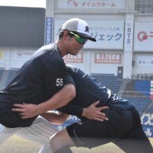 トレーニングするロッテの選手たち［撮影＝岩下雄太］