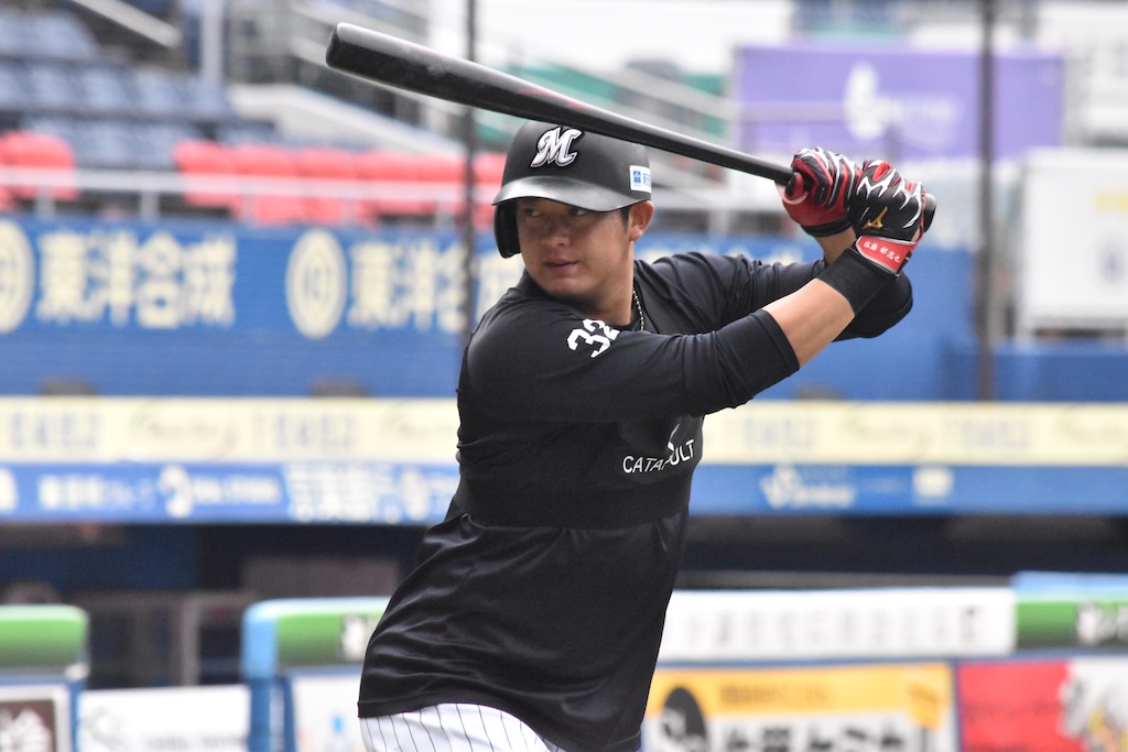 ロッテ・佐藤都志也「優勝したいし、みんなで喜びを分かち合いたい」〜10月23日のZOZOマリン秋季練習〜