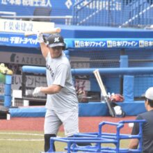 打撃練習するロッテ・荻野貴司（撮影＝岩下雄太）