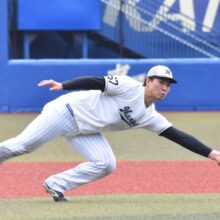 三塁で守備練習を行うロッテ・茶谷健太