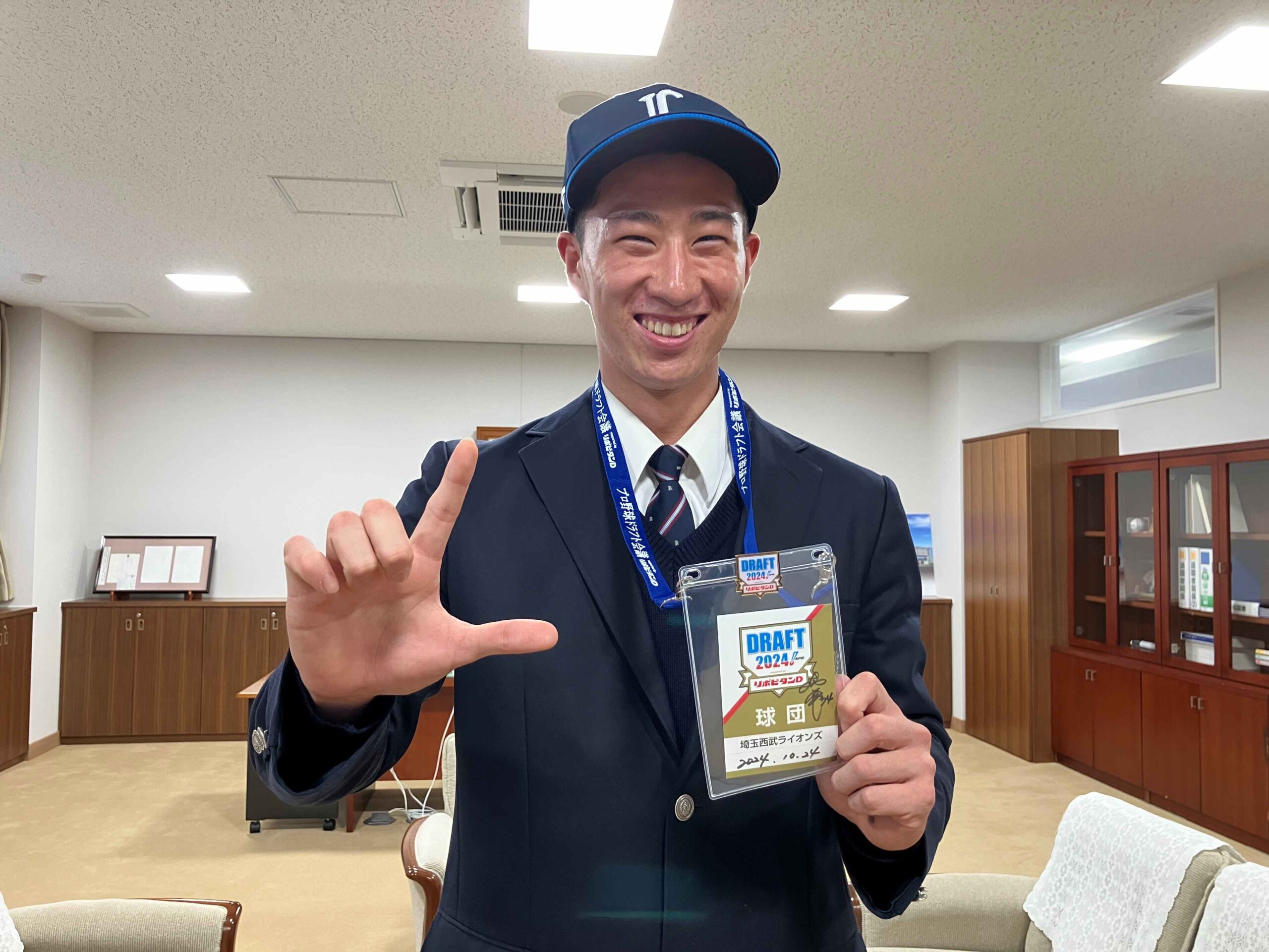 西武、ドラフト1位の金沢高・齋藤大翔へ指名あいさつ「ベルーナドームでプレーする日が楽しみです」