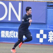 ランニングするロッテ・中森俊介［撮影＝岩下雄太］