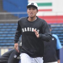 ダッシュするロッテ・勝又琉偉［撮影＝岩下雄太］