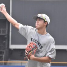 キャッチボールするロッテ・勝又琉偉［撮影＝岩下雄太］