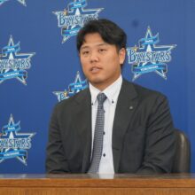 【DeNA】怪我に泣いた上茶谷はダウン更改…先発再転向へ向け「練習してきたボールを使って抑えて、内容でアピールしたい」と決意