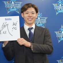 【DeNA】中川颯が笑顔のアップ更改！「初心を忘れないように、感謝の気持ちを持って投げていきたい」