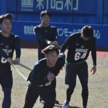 トレーニングをするロッテの新人選手たち［撮影＝岩下雄太］