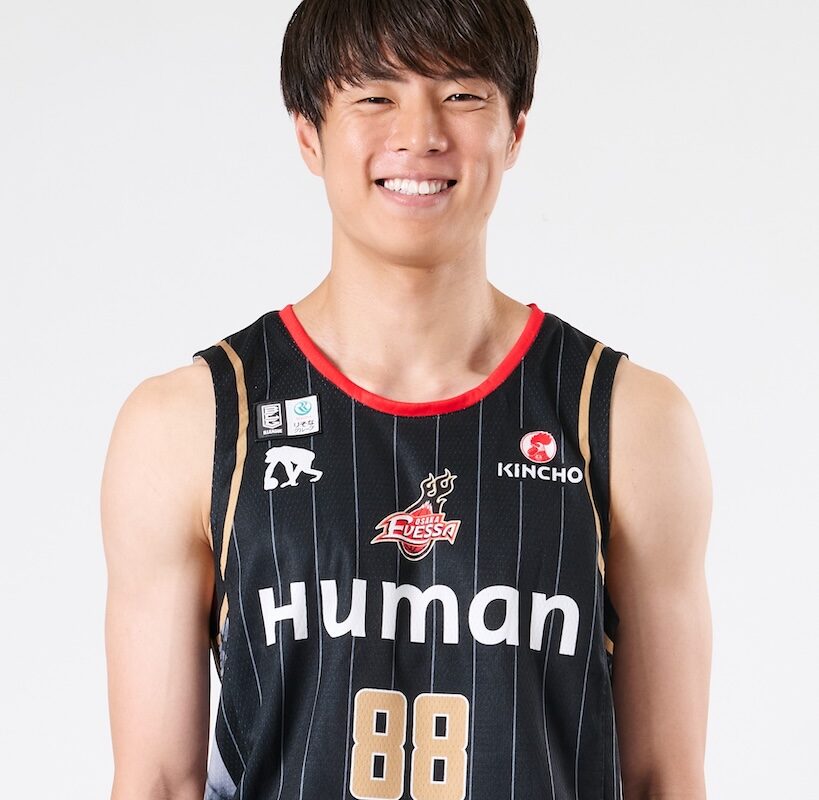 オリックス、5月22日のロッテ戦で大阪エヴェッサの牧隼利が特別始球式「バスケコートに立つよりもマウンドに上がる方が緊張」