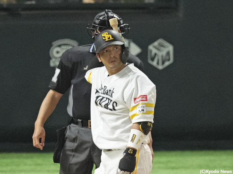 ソフトバンク、嶺井がまさかの走塁死で試合終了…坂口氏「センターの捕球に対して、二塁ベースを回った時にノールックなんですよ」と喝