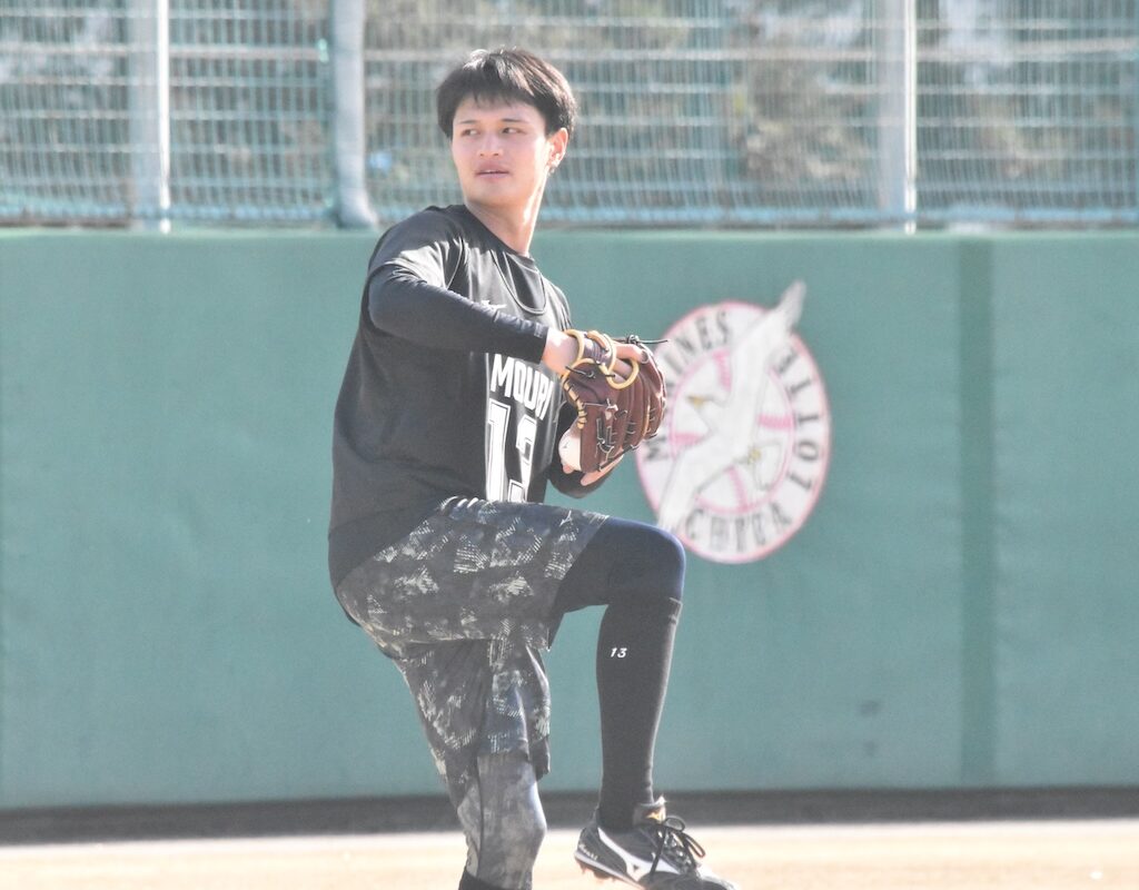 ロッテドラ2・毛利海大「ボールが大きく見える」、「エグい」ドラ1・石垣元気の球に驚く