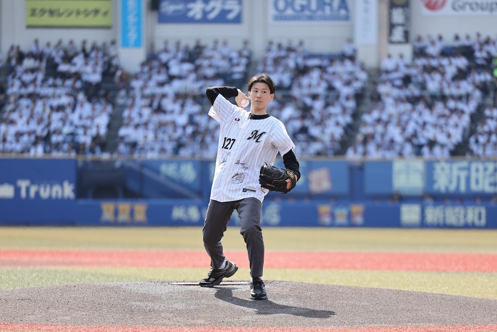 ロッテ、希少がん闘病中の福森大翔さんがセレモニアルピッチ「本当に心から感謝の気持ちでいっぱい」