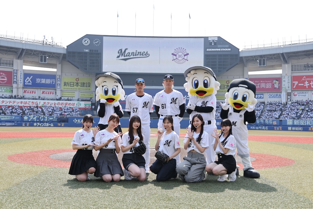 ロッテ、乃木坂46の小川彩さんと柴田柚菜さんがセレモニアルピッチ